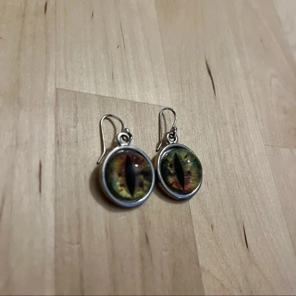 Dragon Eye Earrings Lizard Reptile Cat Fantasy Nerd LOTR Dangle Cosplay - Picture 2 of 6